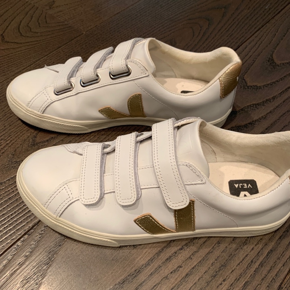 COPY - Women’s Veja 3-Lock Logo Sneaker